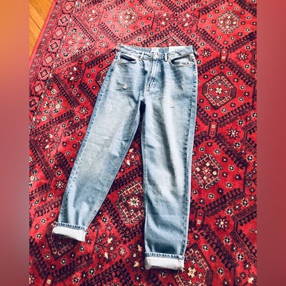 Urban Outfitters | NWT | distressed mom high rise jeans | size 31 - Picture 2 of 9